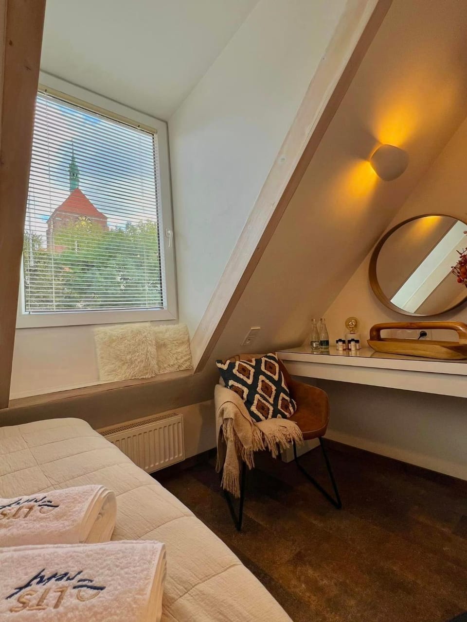 Bed, View (from property/room), Photo of the whole room, Bedroom, Garden view