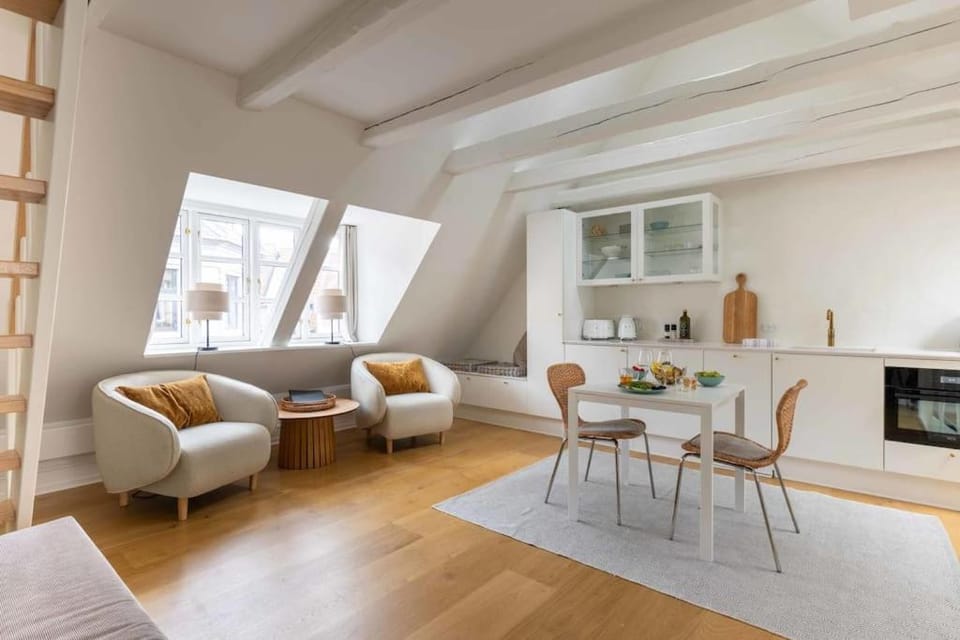 Coffee/tea facilities, Kitchen or kitchenette, Dining area