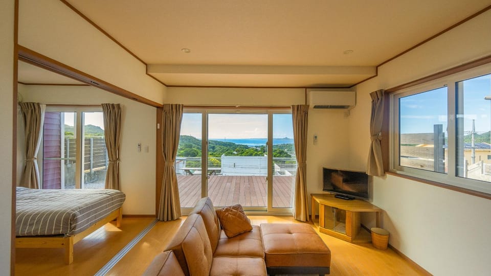 Natural landscape, TV and multimedia, View (from property/room), Balcony/Terrace, Living room