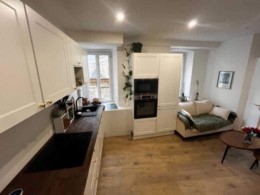 Kitchen or kitchenette, Living room, Dining area, oven, pet friendly