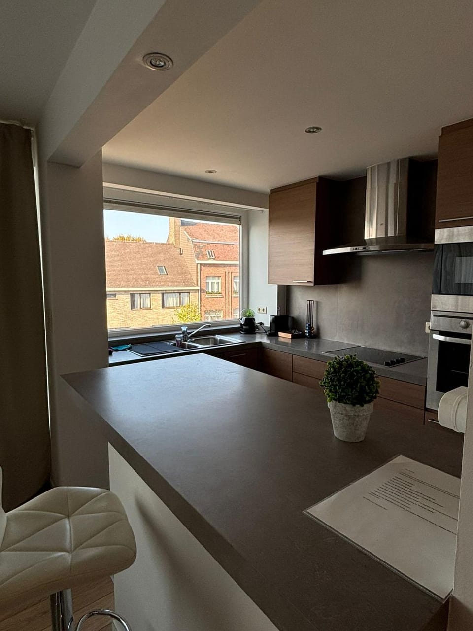 Kitchen or kitchenette, Dining area, stove