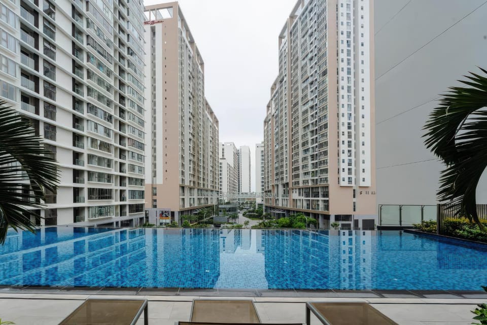 Property building, Day, City view, Pool view, Swimming pool