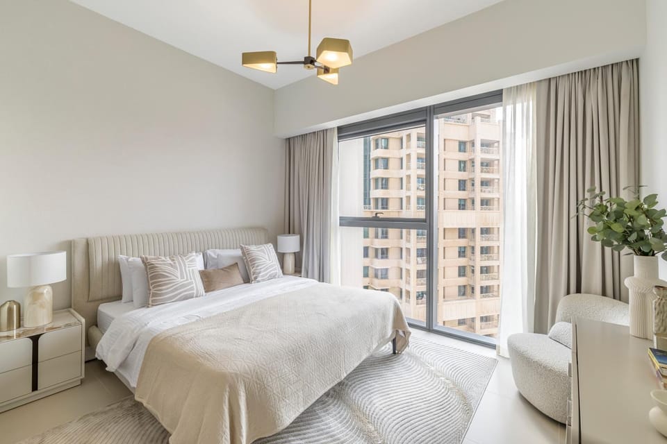 Bed, Photo of the whole room, Seating area, Bedroom