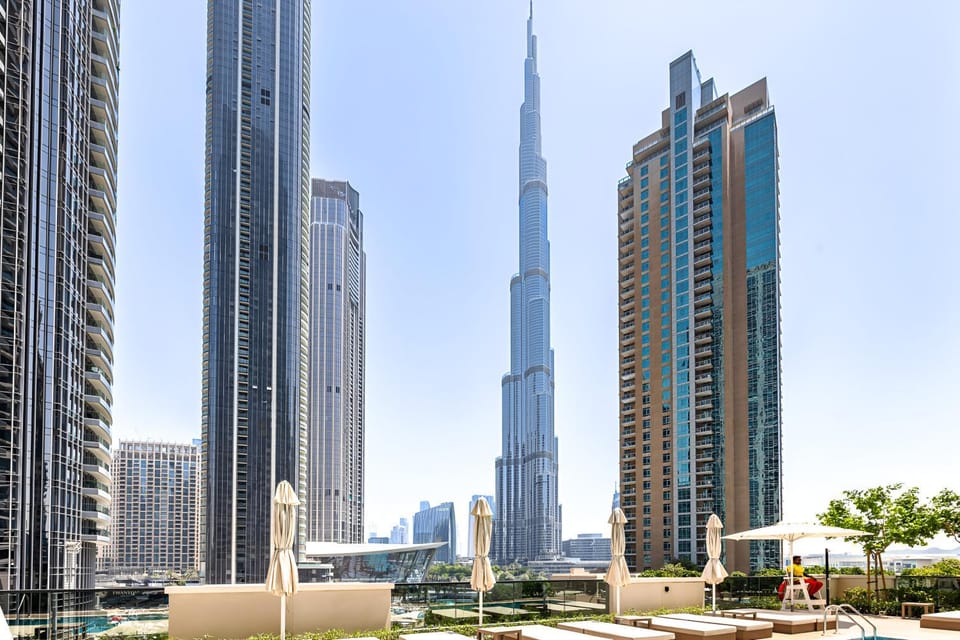 Property building, Day, City view, Location