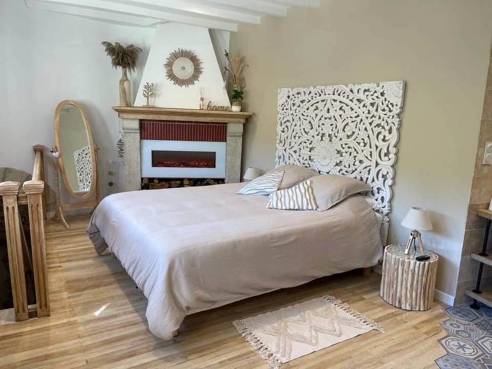Bed, Bedroom