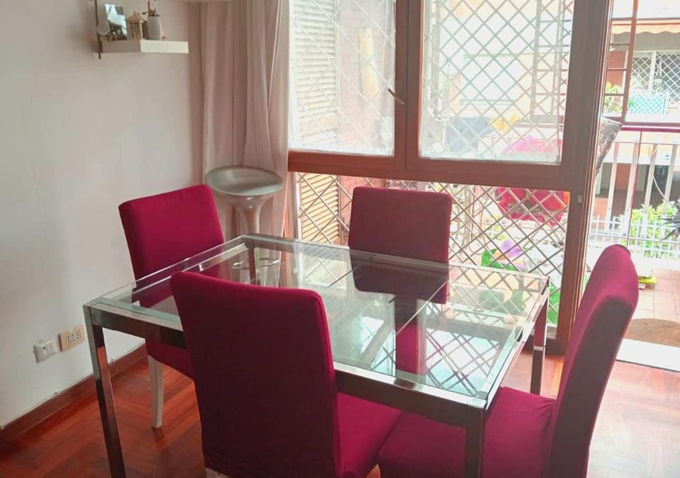 Seating area, Dining area