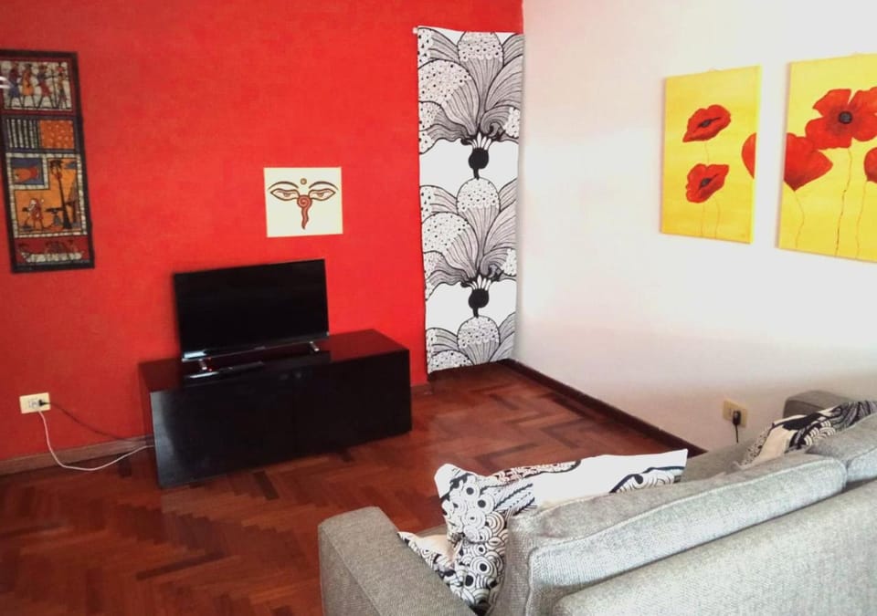 TV and multimedia, Living room, Seating area, Evening entertainment