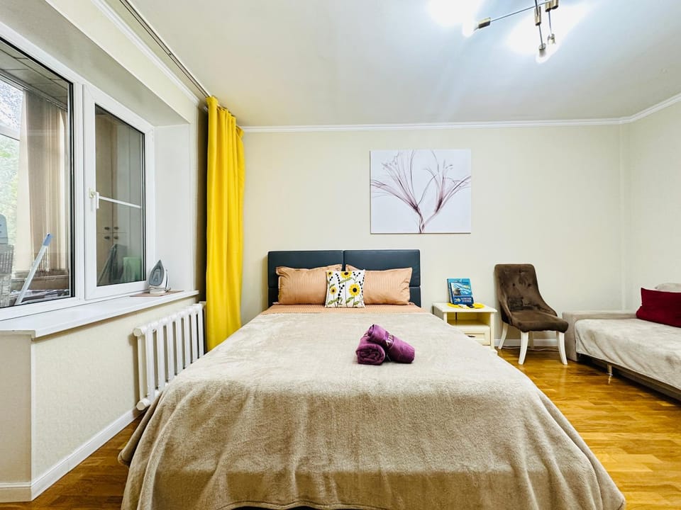 Bed, Seating area, Bedroom