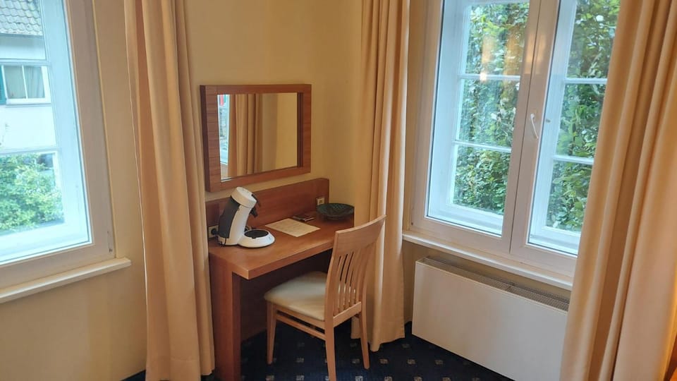 die Villa, Zimmer 25, EZ Apartment in Leverkusen