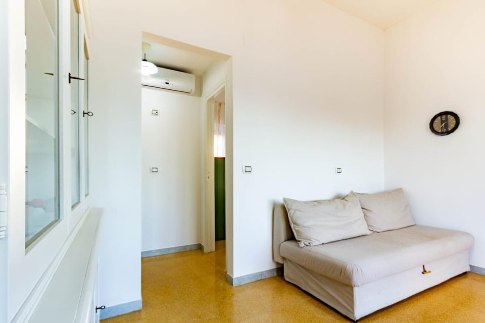 Bed, Living room, Bedroom, air conditioner