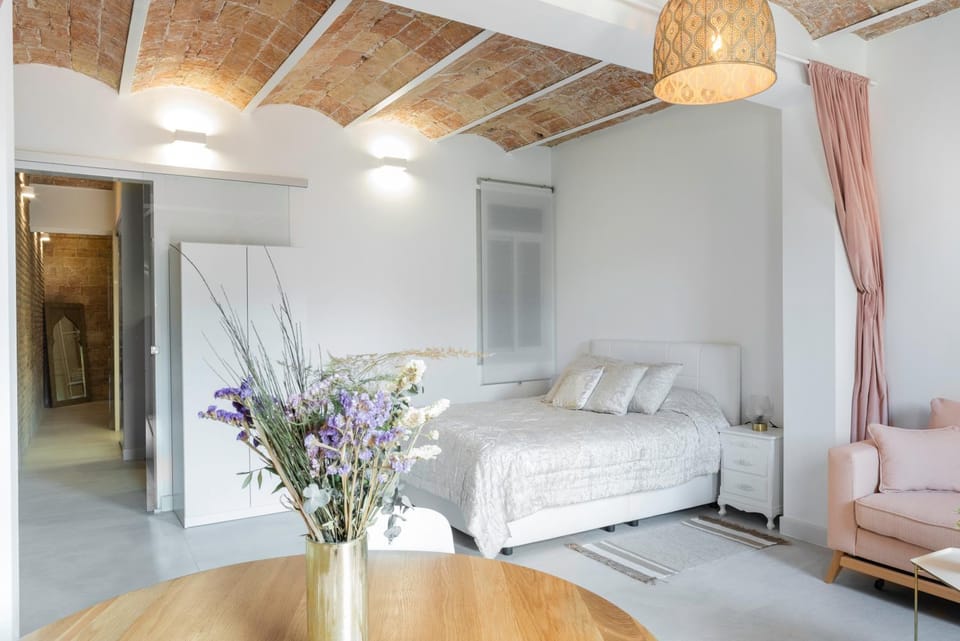 Bed, Living room, Photo of the whole room, Bedroom