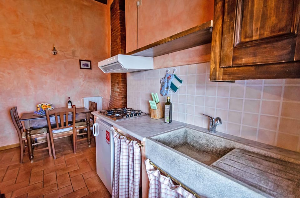 Kitchen or kitchenette, Dining area, stove