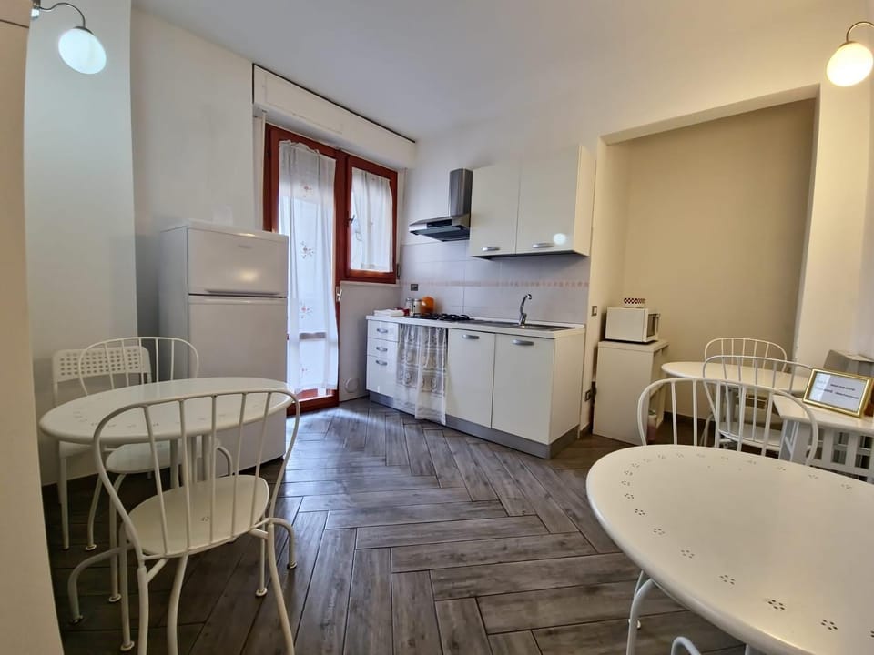 Communal lounge/ TV room, Food close-up, Kitchen or kitchenette, Communal kitchen, minibar, kitchen