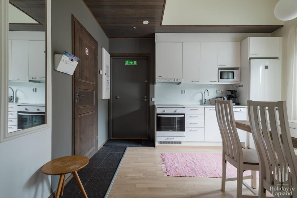 Kitchen or kitchenette, Dining area, oven