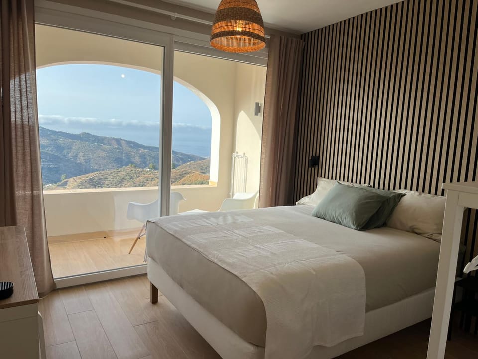 Bed, Photo of the whole room, Bedroom, Mountain view, Sea view