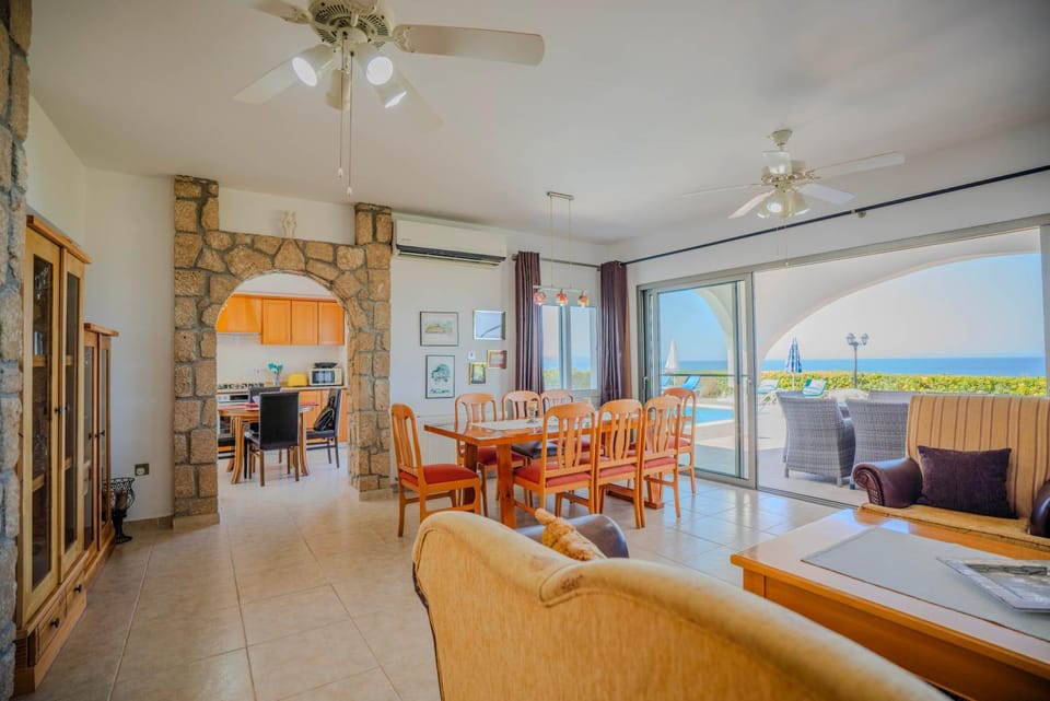 Restaurant/places to eat, Living room, Seating area, Dining area, Pool view, Sea view