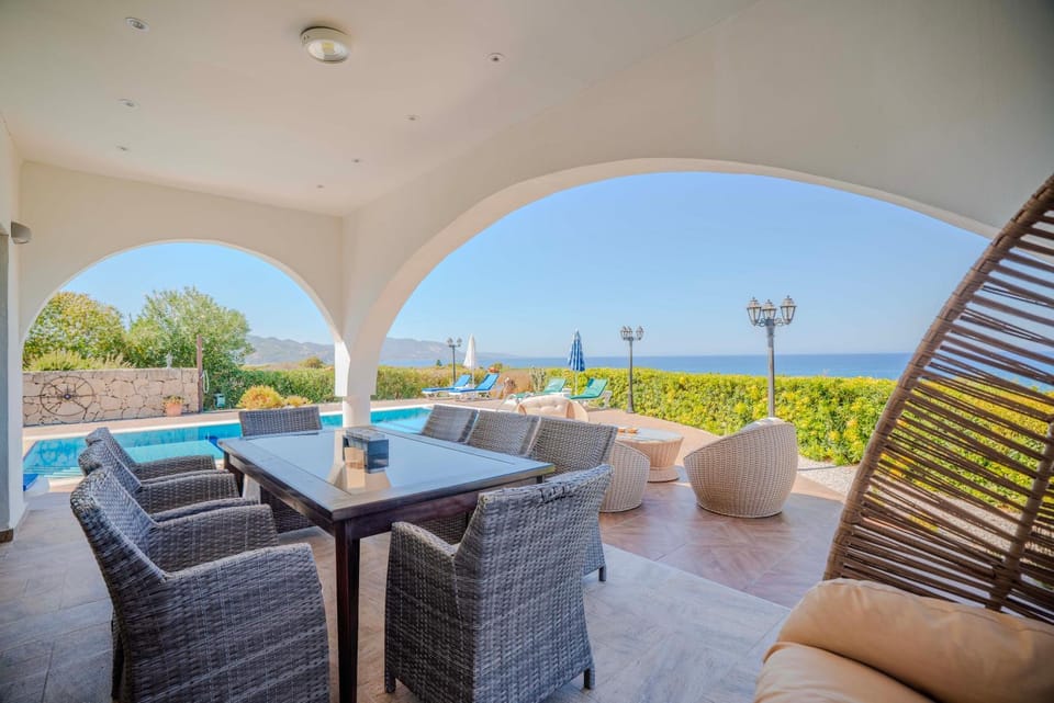 Patio, Restaurant/places to eat, Balcony/Terrace, Seating area