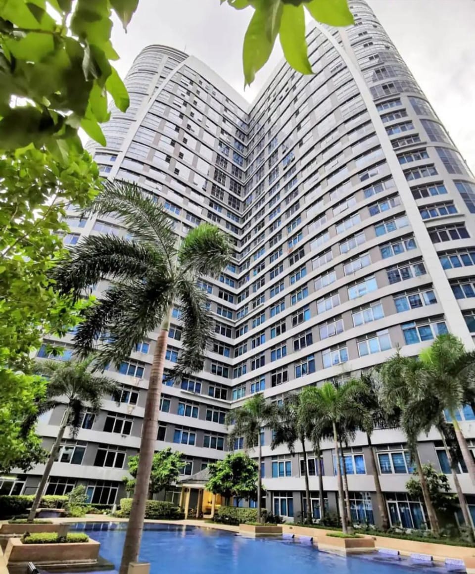 Studio in Eastwood Fast Wifi Free Pool & Gym Apartment in Pasig