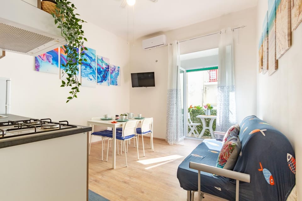 Kitchen or kitchenette, Living room, Dining area