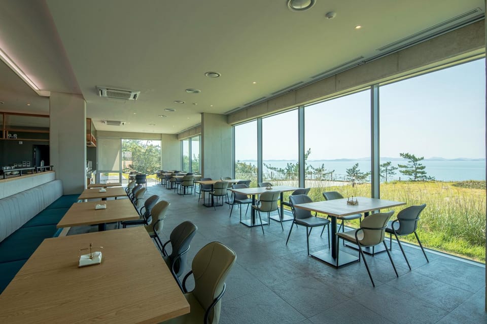 Restaurant/places to eat, Natural landscape, Sea view