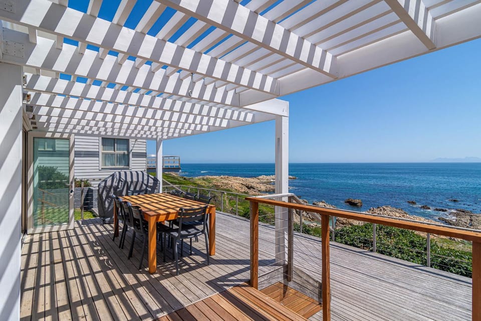 BBQ facilities, View (from property/room), Balcony/Terrace, Dining area