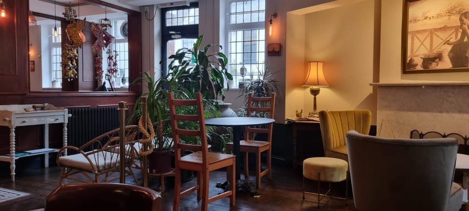 Restaurant/places to eat, Seating area