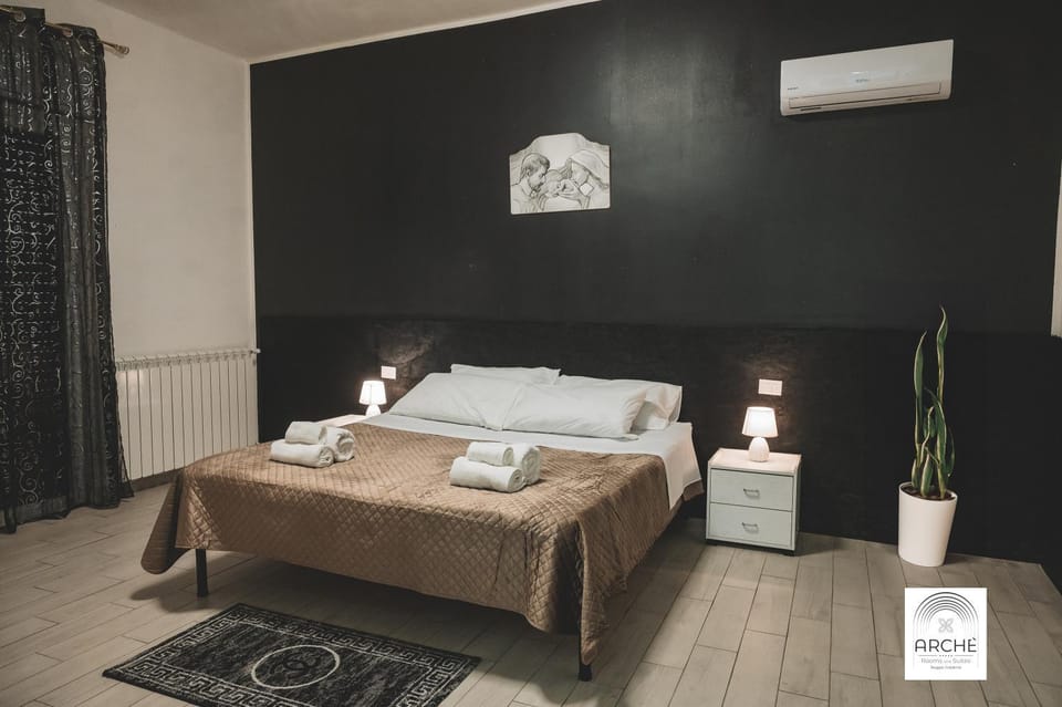 Bed, Photo of the whole room, Bedroom, air conditioner