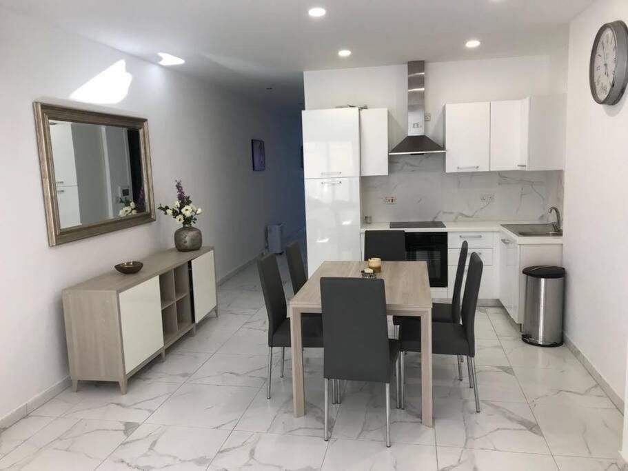 Brand new modern 2 bed 2 bath apt in St Julian's Apartment in Saint Julians