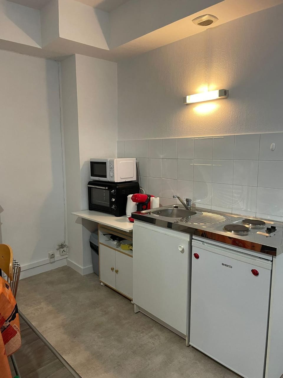 Kitchen or kitchenette, stove, toaster, kitchen