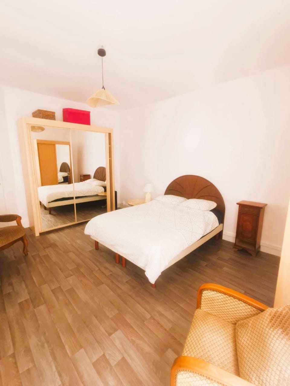 Bed, TV and multimedia, Bedroom