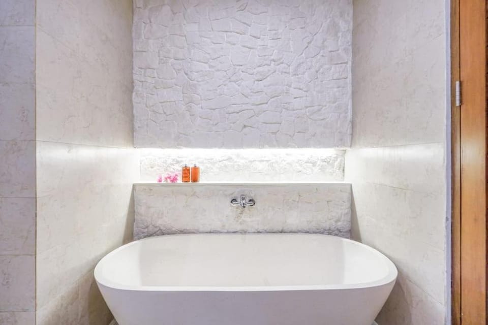 Bathroom, Bath