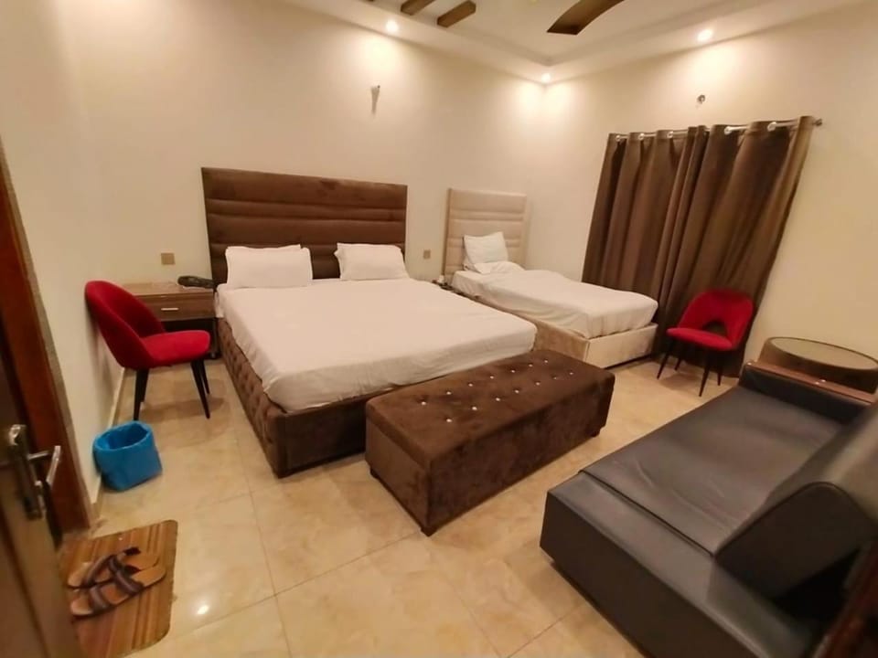 Bed, Seating area, Bedroom