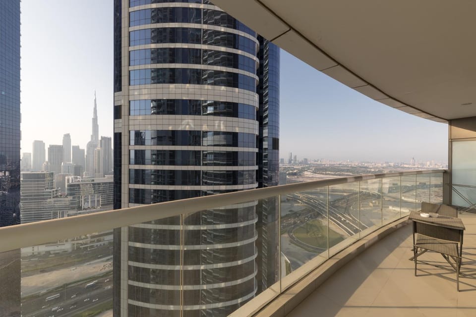 Cozy 1BR with balcony great view, Damac Towers Apartment in Dubai