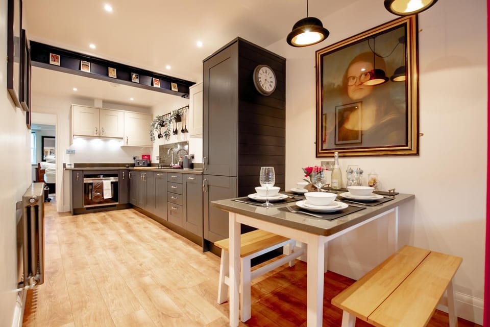 Dining area, kitchen