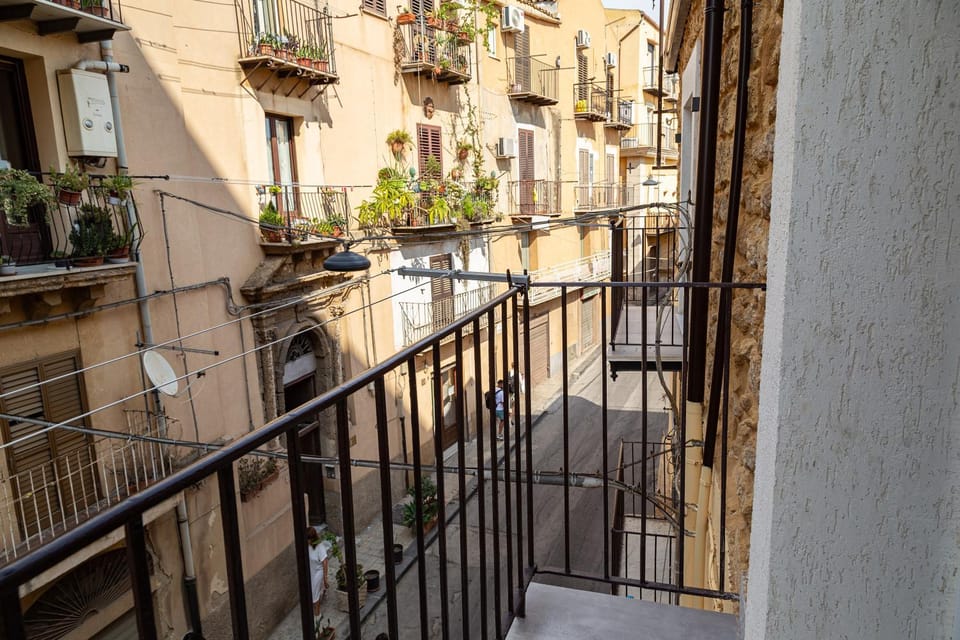 Neighbourhood, Balcony/Terrace, Street view
