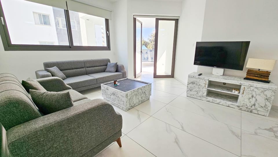 Communal lounge/ TV room, TV and multimedia, Living room, Seating area, Evening entertainment
