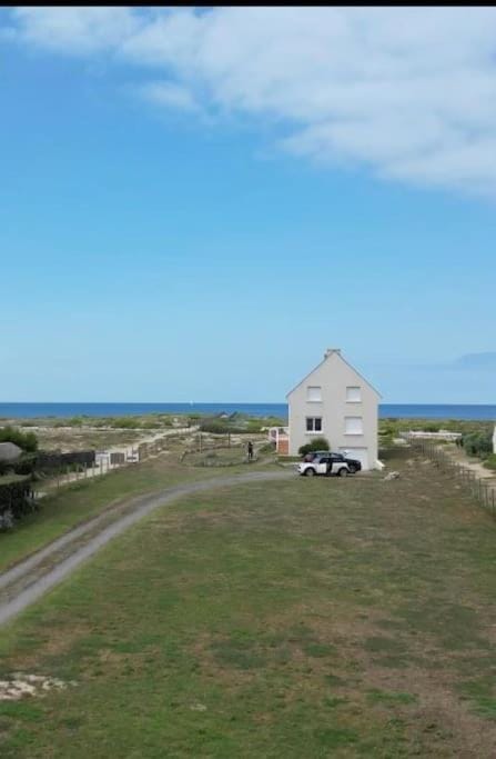 Maison posée sur la plage Villa in La Turballe