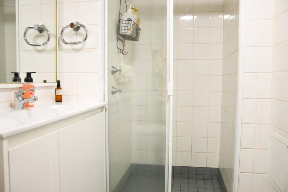 Sydney City Center Apartment with Free Parking Apartment in Sydney