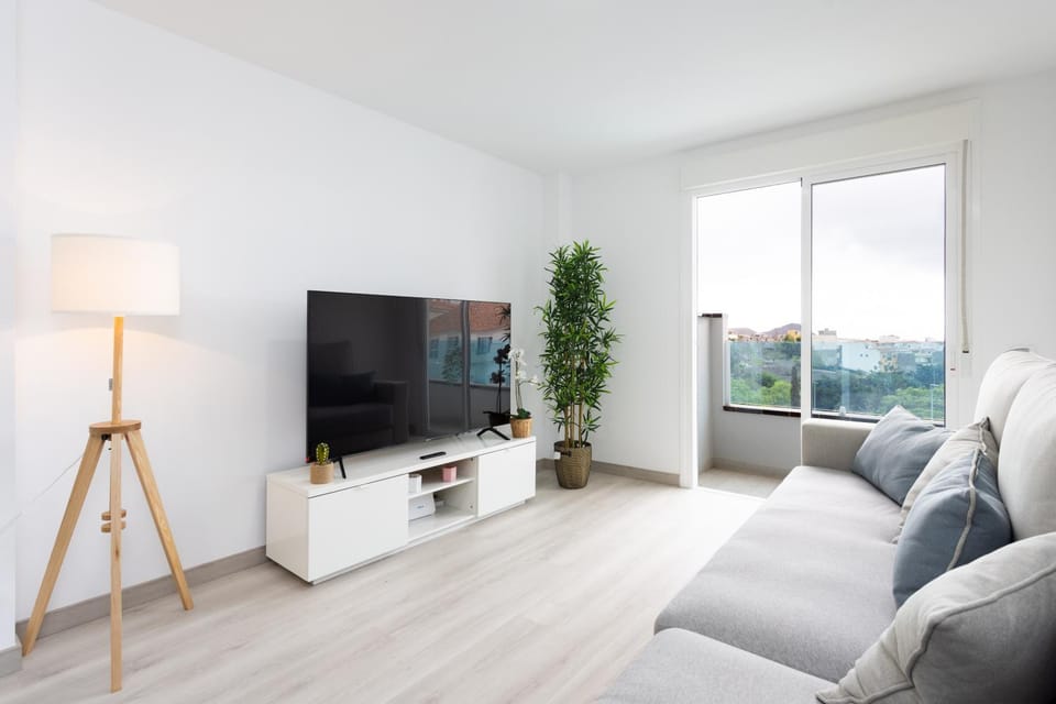 Home2Book Relaxing Poolside Escape, Arona Apartment in Abona