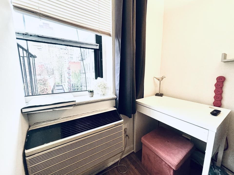 UES Manhattan ROOM #2 in Shared Apartment Bed and Breakfast in Roosevelt Island
