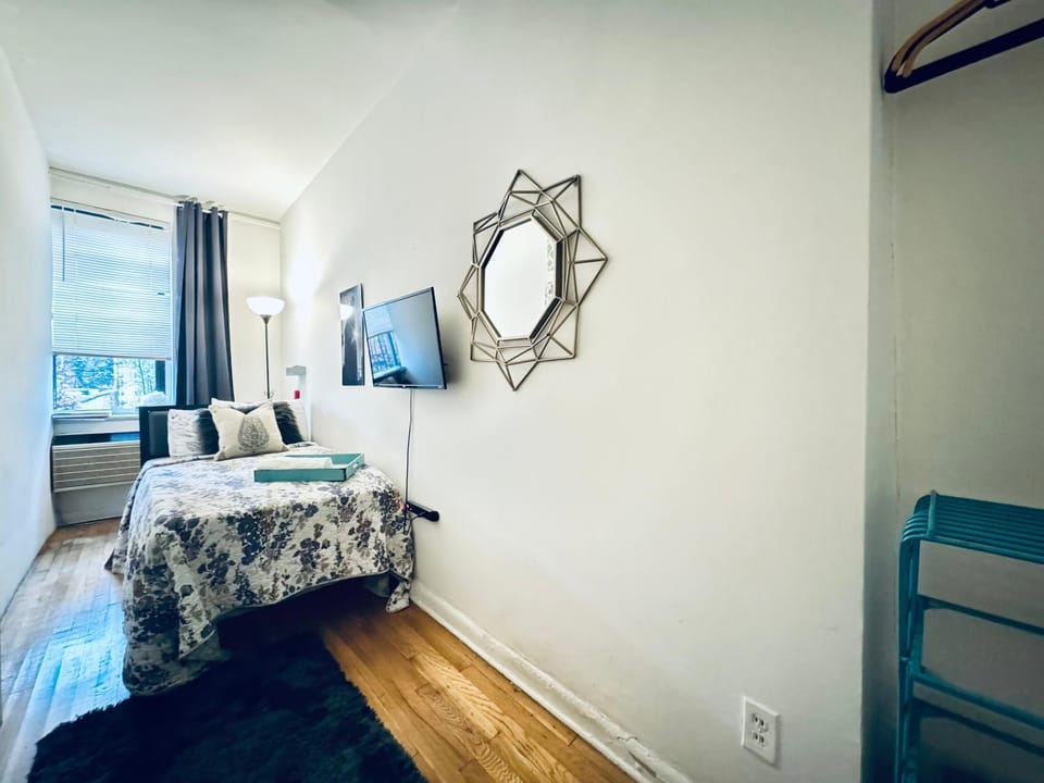 UES Manhattan ROOM #2 in Shared Apartment Bed and Breakfast in Roosevelt Island