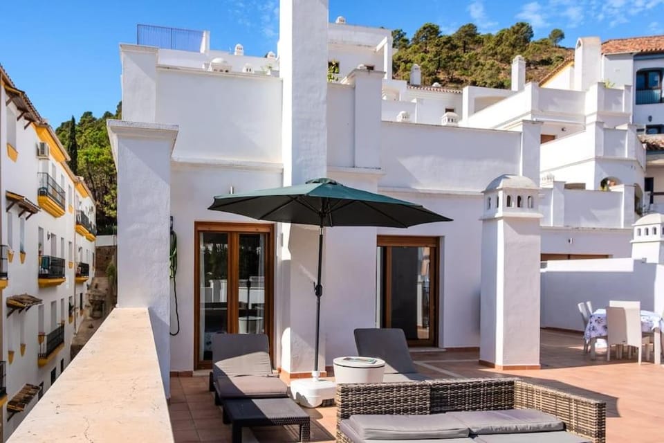 3 Bed Apartment in Benahavís Apartment in Costa del Sol