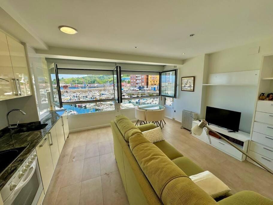 Kai begi, vistas maravillosas al puerto. Apartment in Bermeo