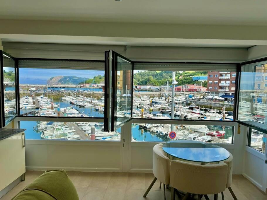 Kai begi, vistas maravillosas al puerto. Apartment in Bermeo