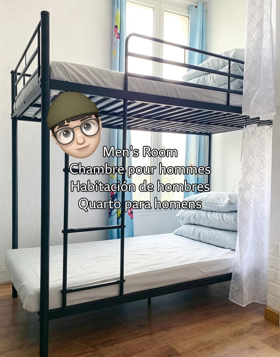 Rainbow Villa, One bed in shared dormitory room, please choose male or female room correctly, not mixed, check in from 16h00 to 23h50 Hostel in Vitry-sur-Seine