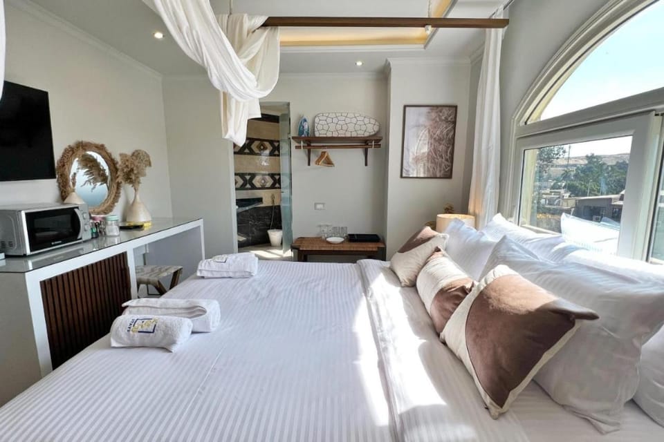 Bed, TV and multimedia, Photo of the whole room
