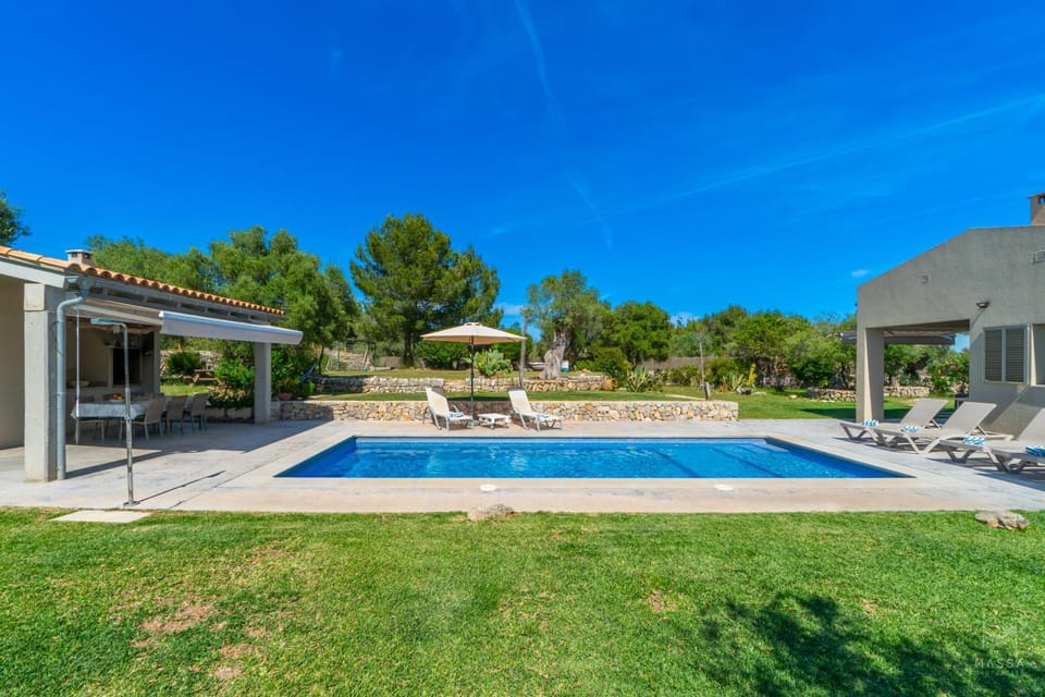 Patio, Off site, Natural landscape, BBQ facilities, Garden, Garden, View (from property/room), Balcony/Terrace, Garden view, Mountain view, Pool view, Swimming pool, sunbed, towels