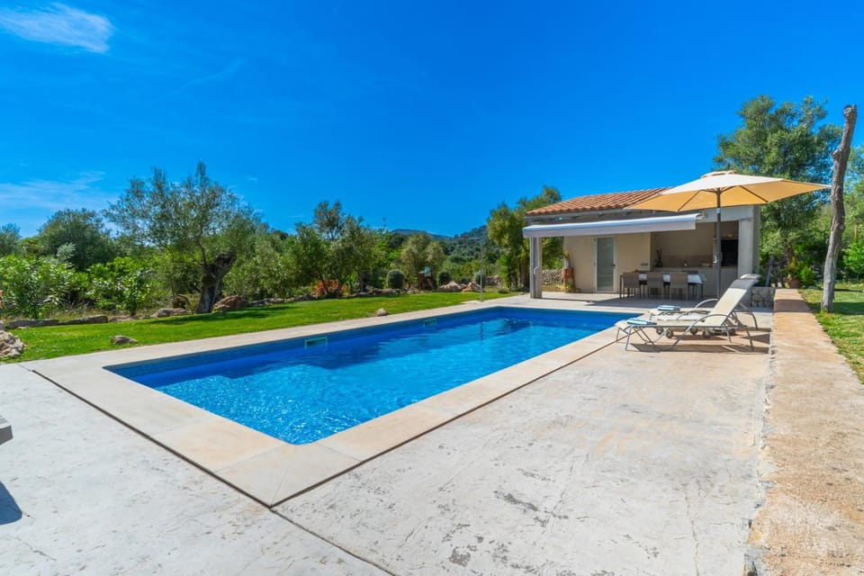 Patio, Off site, Natural landscape, BBQ facilities, Garden, View (from property/room), Balcony/Terrace, Garden view, Mountain view, Pool view, Swimming pool, sunbed, towels