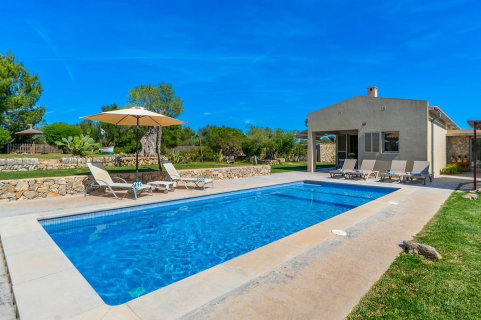 Patio, Off site, Day, Natural landscape, Summer, BBQ facilities, Solarium, View (from property/room), Balcony/Terrace, Garden view, Mountain view, Pool view, Swimming pool, sunbed, towels