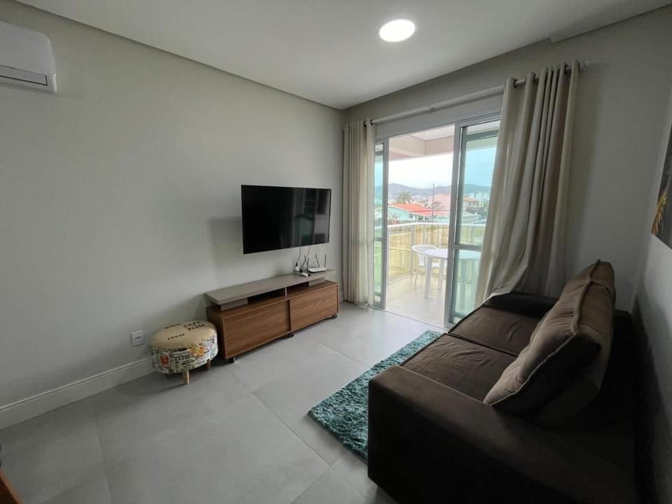 cód 99 - Excelente apartamento 100 metros da praia Apartment in Florianopolis
